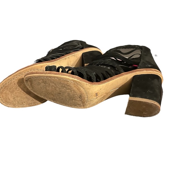 Vince Camuto Women's black suede Kestal Cage Sandals - Size 9. GUC - Picture 6 of 6